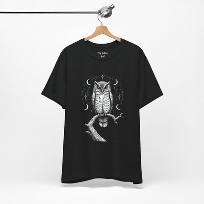Gothic Watcher Owl - Graphic Tee